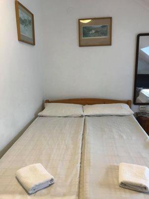 Engi Panzio Bed & Breakfast Ocna de Sus ภายนอก รูปภาพ